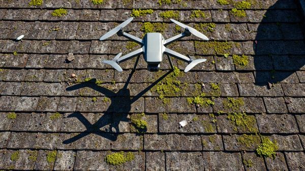 Les avantages du nettoyage de toiture par drone à considérer